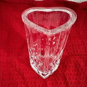 Avon Fostoria Heart shaped Bud Vase, vintage 1985, beautiful